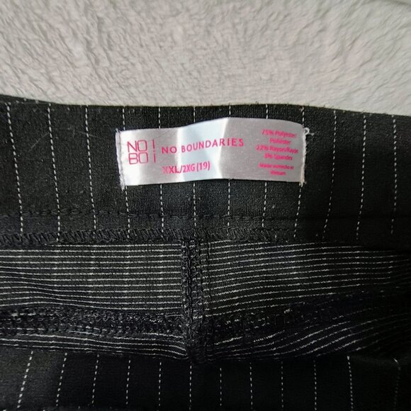 EUC: No Boundaries Sze XXL/2XG (19) Black Pinstripe Pants - Picture 3 of 5